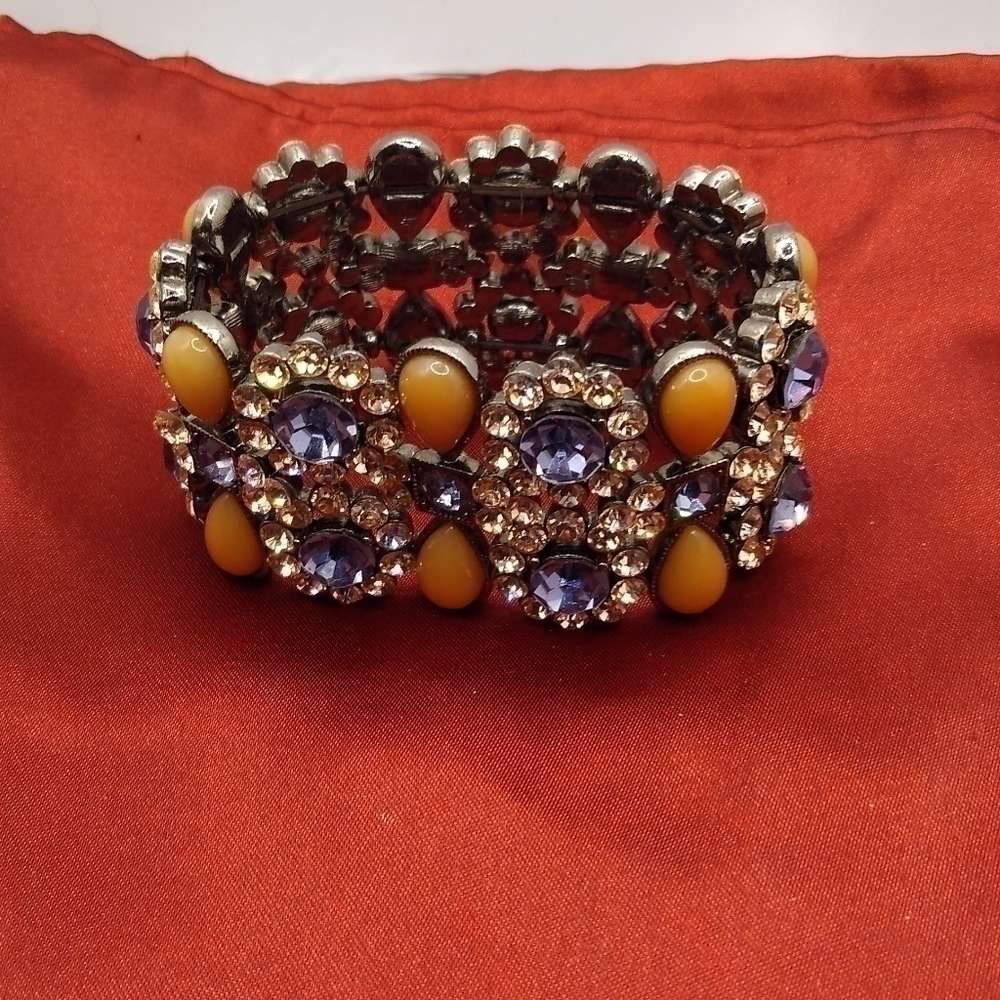 Beautiful Bracelet Purple Sapphire Color Absolutely Gorg! 📿 - Picture 3 of 4